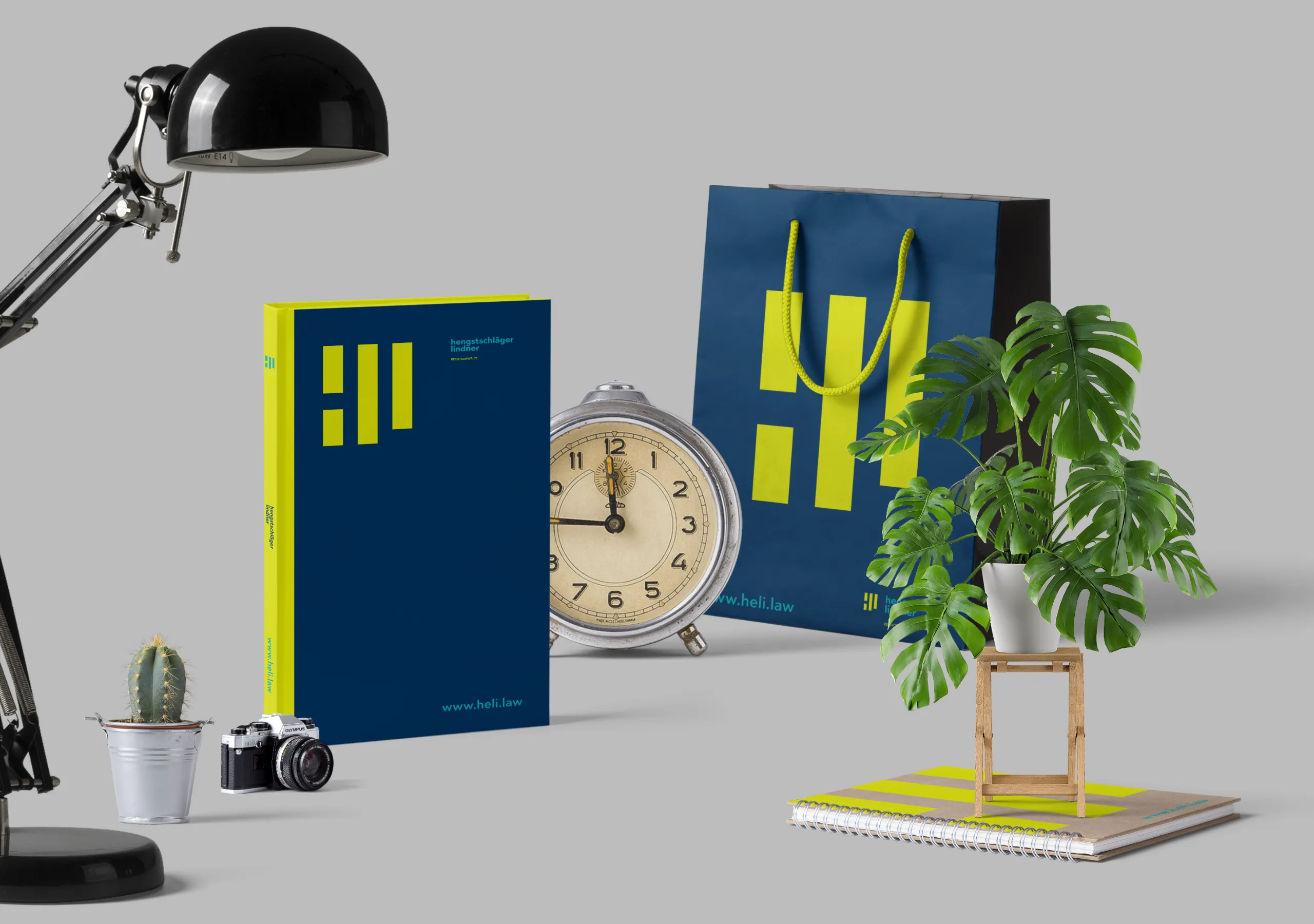 Corporate Design von hengstschläger lindner auf Buch, Tragetasche und Notizbuch